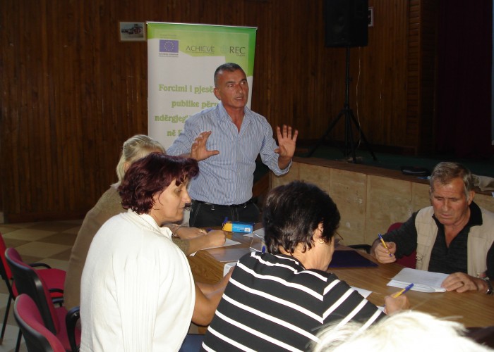 Novesle, Vlore, Meeting with community
